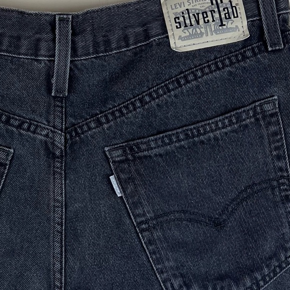 Levi’s | Silvertab Retro 90s High Waist Mom Jean Shorts Black | 31 - Picture 13 of 16